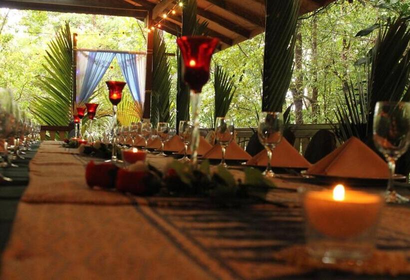 هتل Permai Rainforest Resort