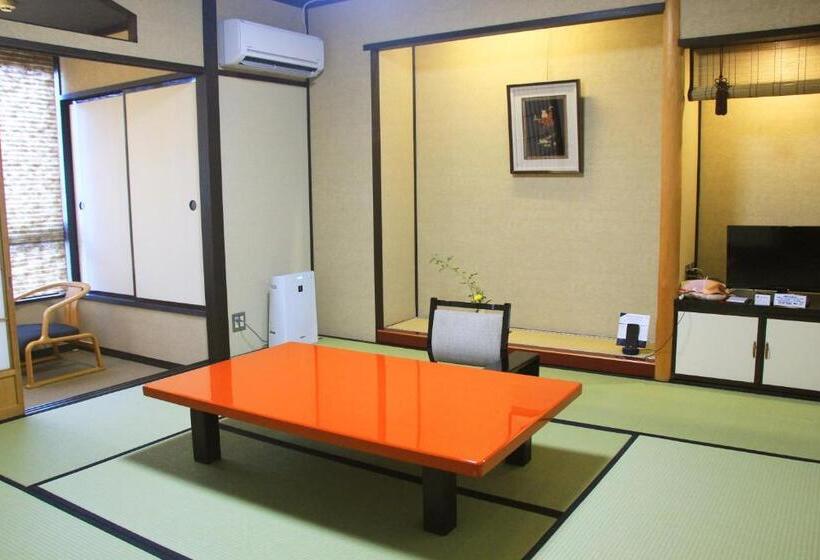 هتل Ryokan Kanazawa Chaya