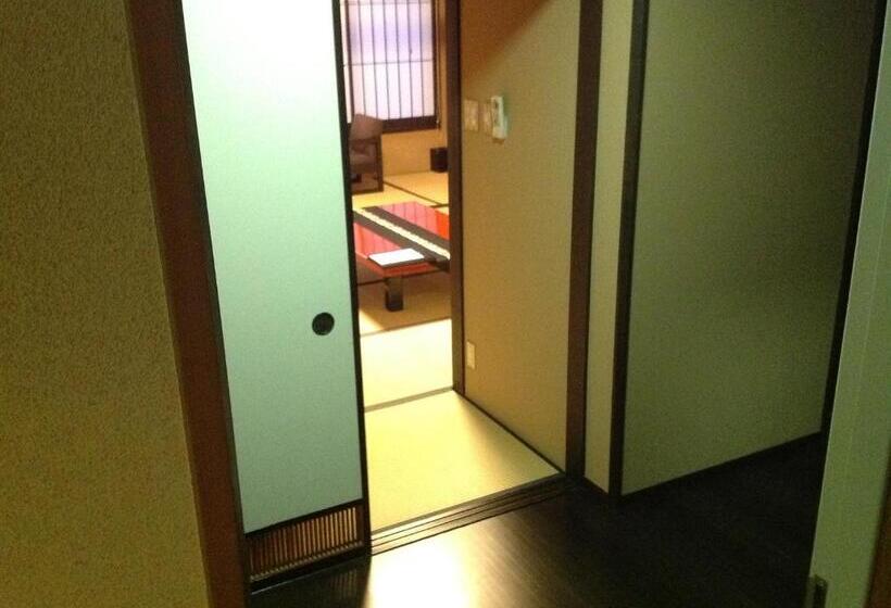 هتل Ryokan Kanazawa Chaya