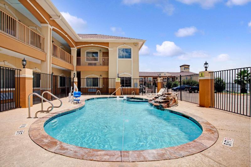فندق Super 8 By Wyndham Houston North I45