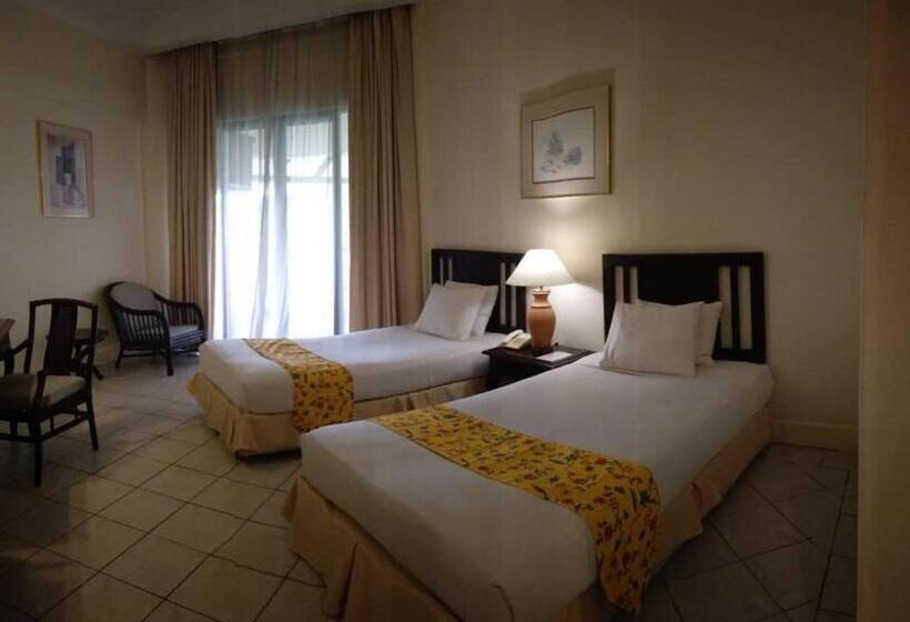 هتل The Orient Star Resort Lumut