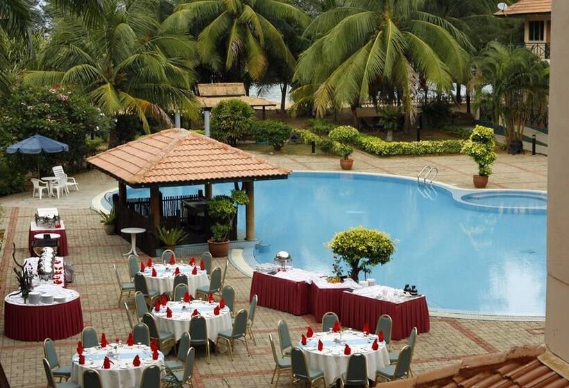 هتل The Qamar Paka Resort