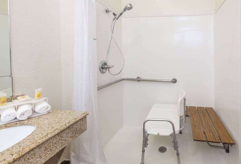 هتل Days Inn & Suites By Wyndham Pasadena
