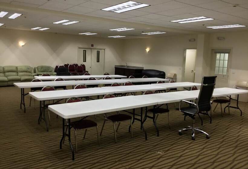هتل Days Inn & Suites By Wyndham Pasadena