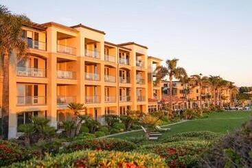 هتل Dolphin Bay Resort And Spa