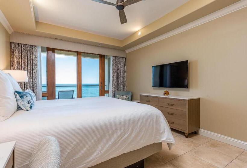 هتل Dolphin Bay Resort And Spa
