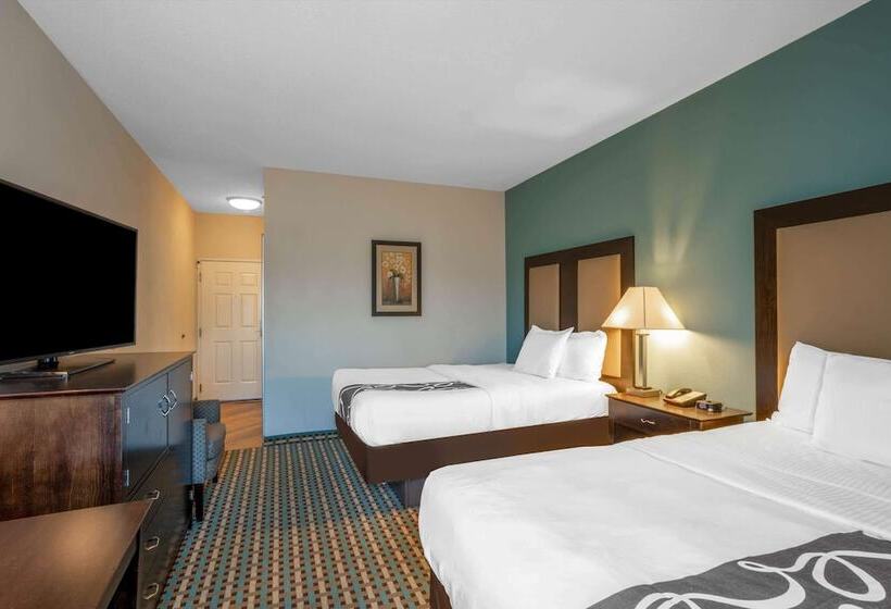 هتل La Quinta Inn & Suites By Wyndham Stonington Mystic Area