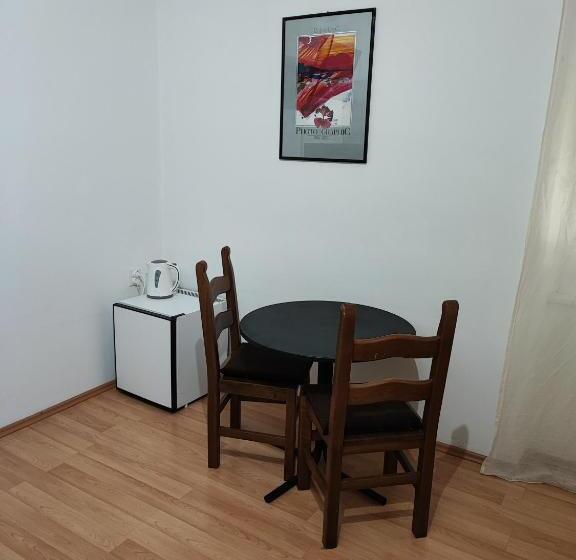 هتل Private Accommodation Raspudic