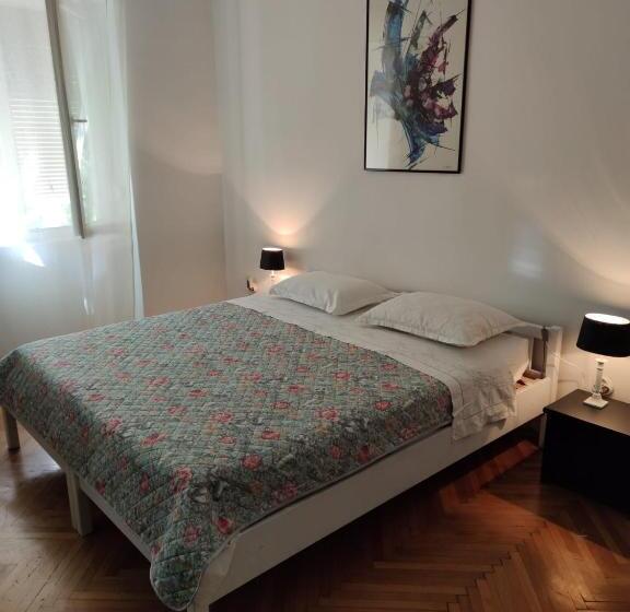 هتل Private Accommodation Raspudic