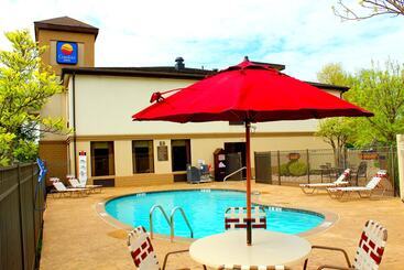 هتل Quality Inn & Suites Nj State Capital Area