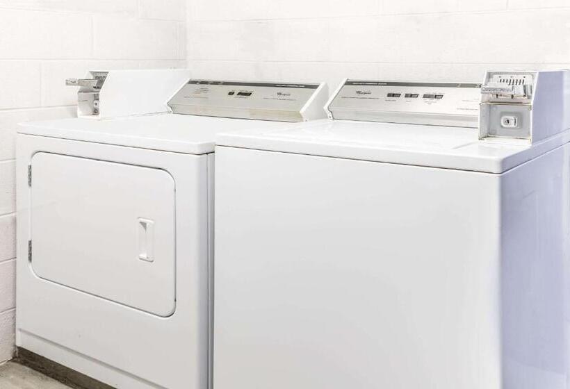 فندق Travelodge By Wyndham Newport