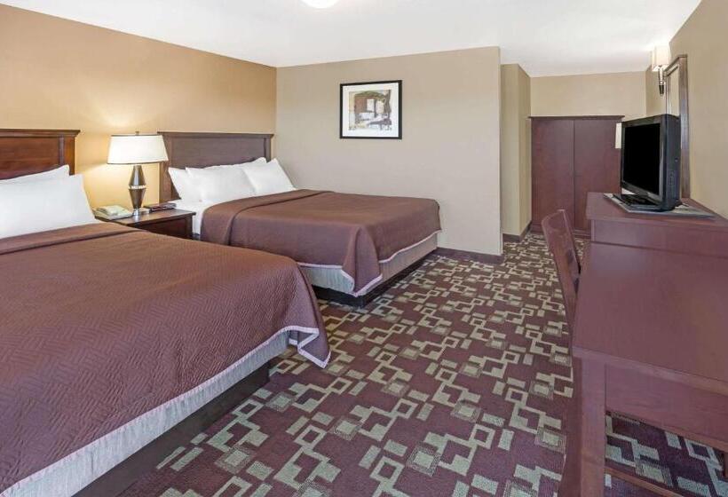 هتل Travelodge By Wyndham Newport
