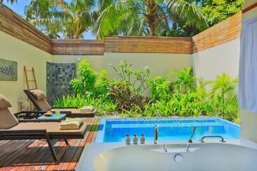 استراحتگاه Kurumba Maldives