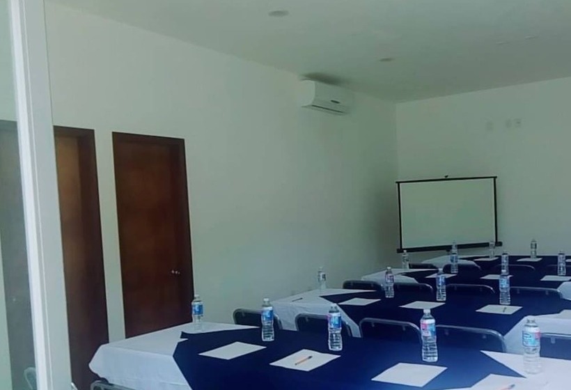 هتل Hi Huasteca Inn