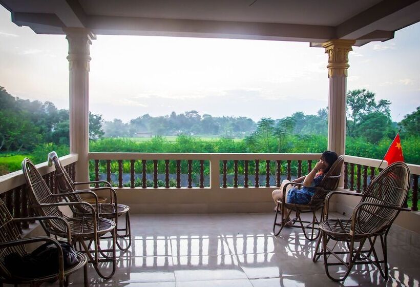 هتل Chitwan Forest Resort , Chitwan National Park
