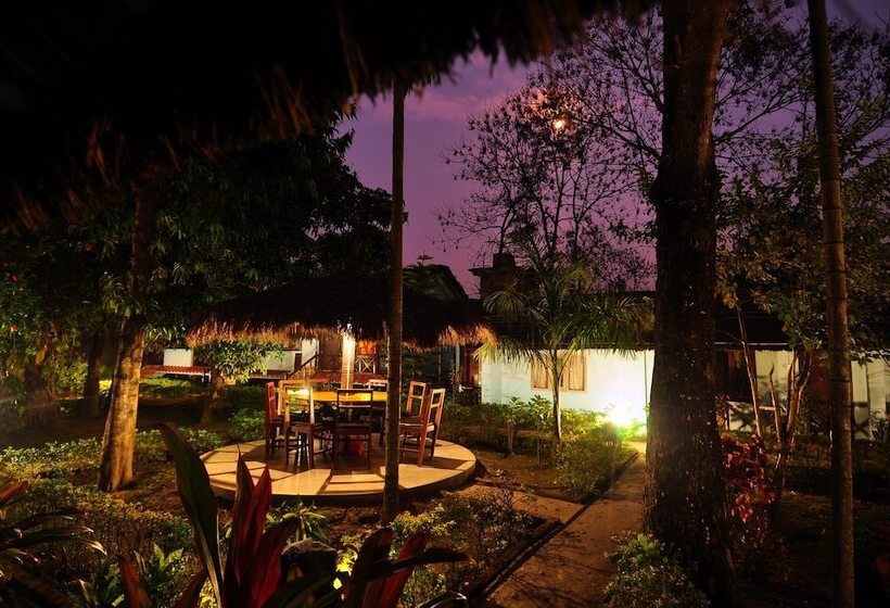 هتل Chitwan Forest Resort , Chitwan National Park