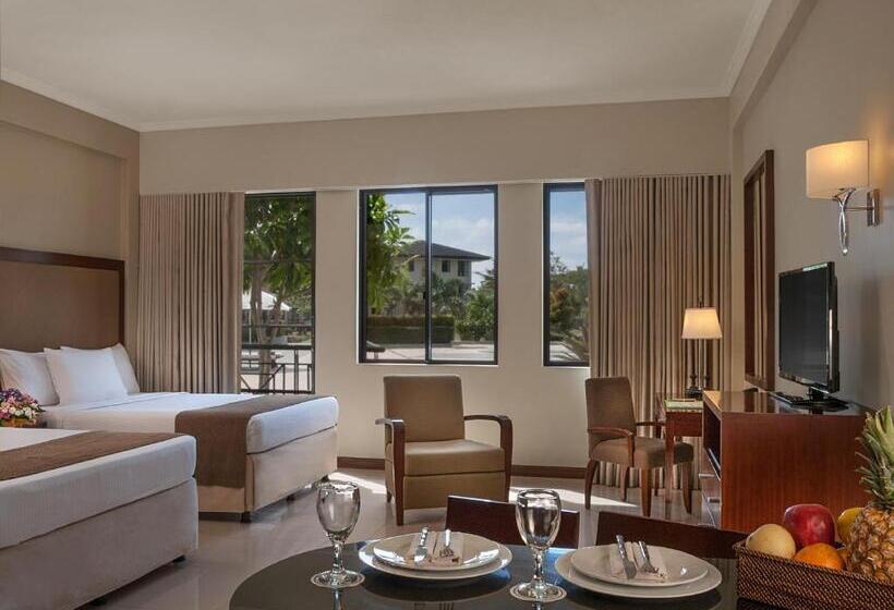 Отель Holiday Inn & Suites Batangas Limapark, An Ihg