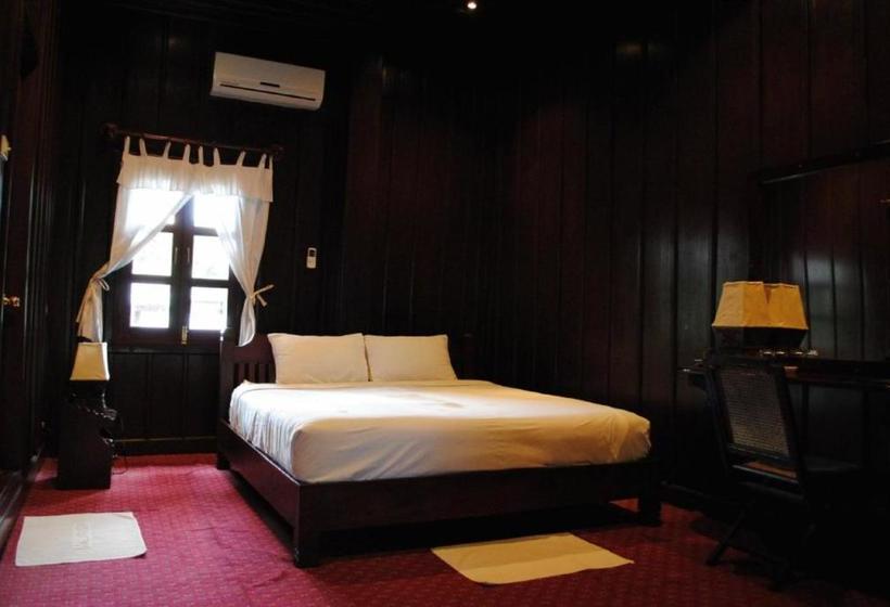 هتل Villa Lao Wooden House