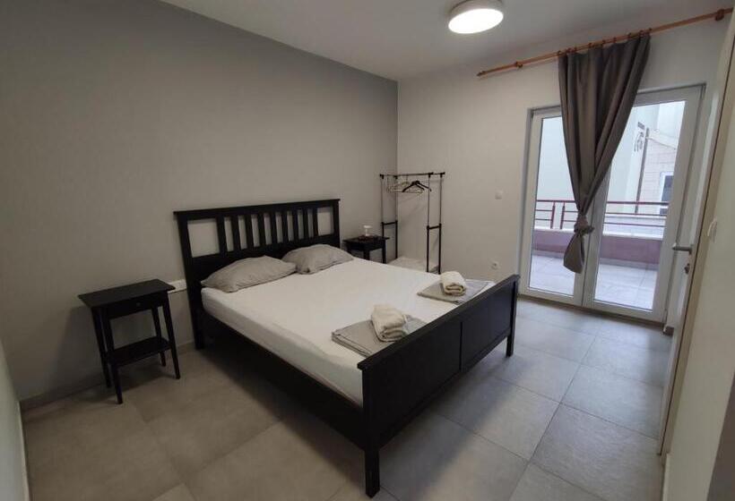 Subtub Hostel Makarska