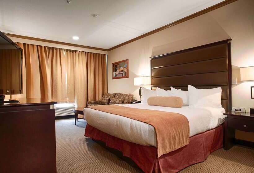 هتل Camrose Resort Casino
