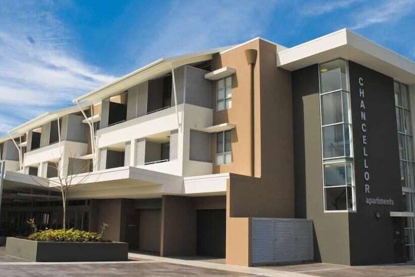 בית מלון כפרי Chancellor Executive Apartments