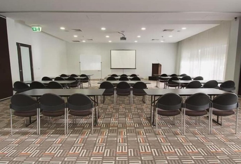 בית מלון כפרי Chancellor Executive Apartments