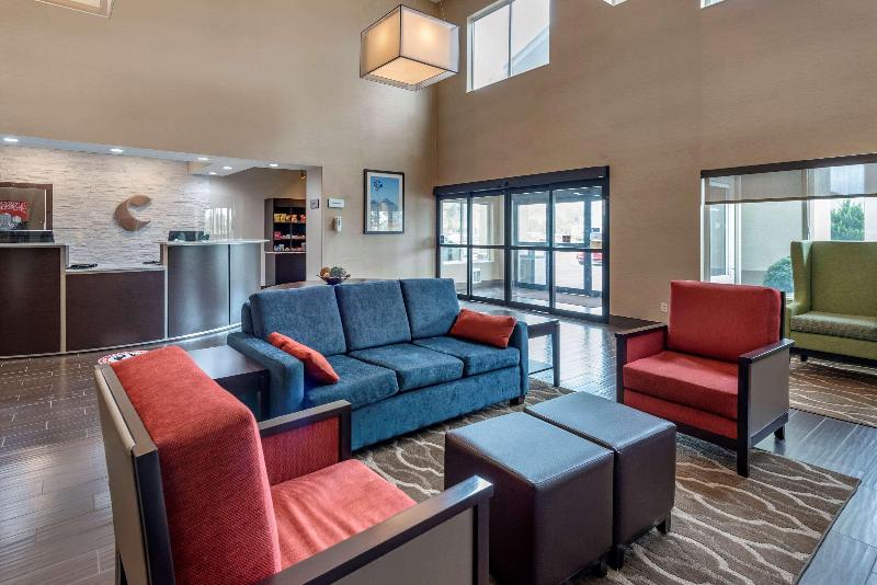 בית מלון כפרי Comfort Suites Auburn Near I69