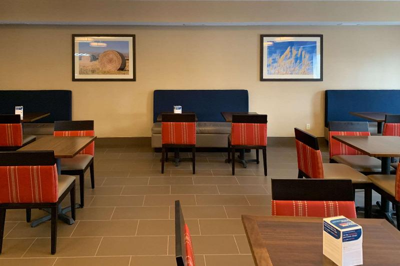 בית מלון כפרי Comfort Suites Auburn Near I69