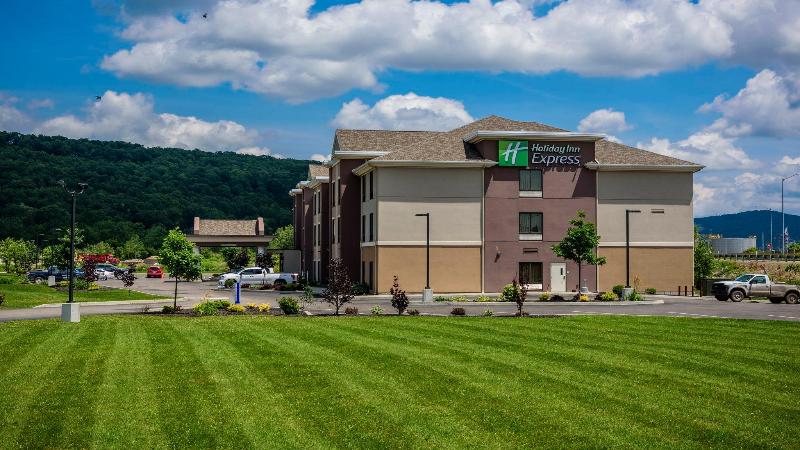 هتل Holiday Inn Express And Suites  Bradford