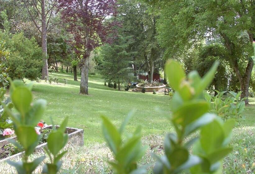 هتل Hostellerie De La Bouriane