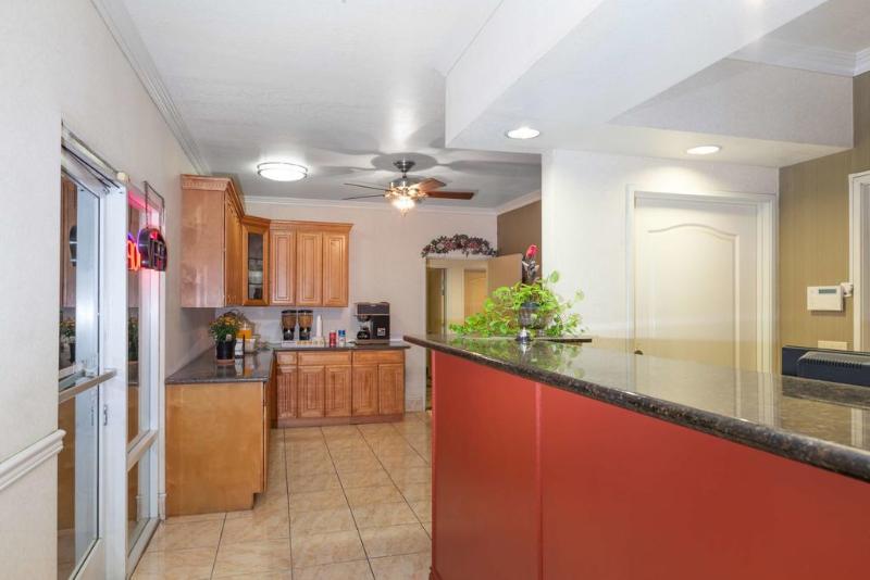 ホテル Howard Johnson By Wyndham Bakersfield