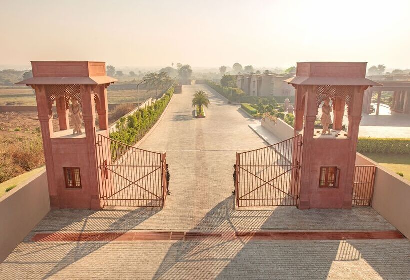 בית מלון כפרי Orchha Palace And Convention Centre
