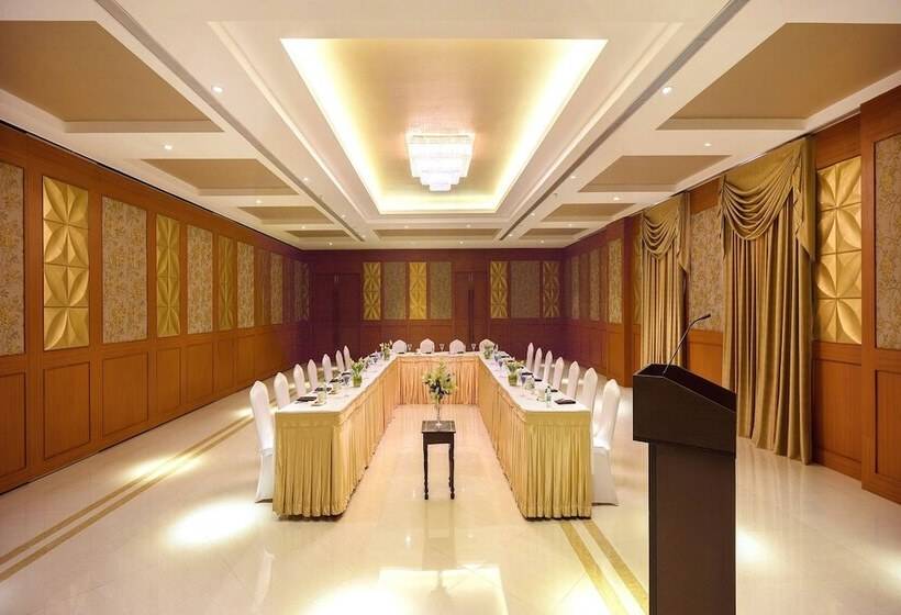 בית מלון כפרי Orchha Palace And Convention Centre