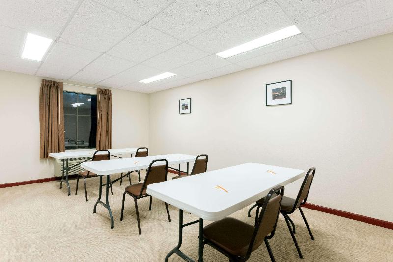 בית מלון כפרי Super 8 By Wyndham Beaver Falls