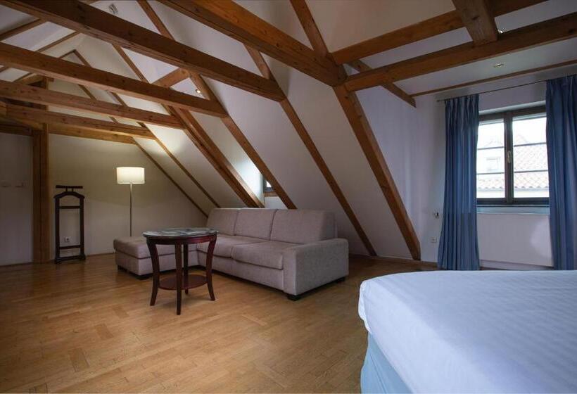 Fotos del hotel Orea Place Charles Bridge:  5