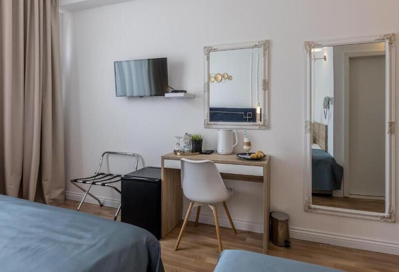 هتل Annex Building Of Art