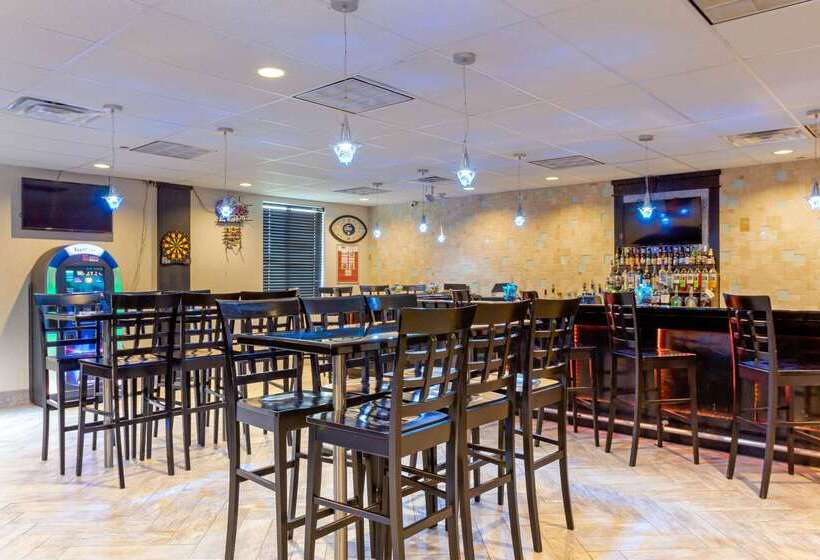 هتل Comfort Inn & Suites
