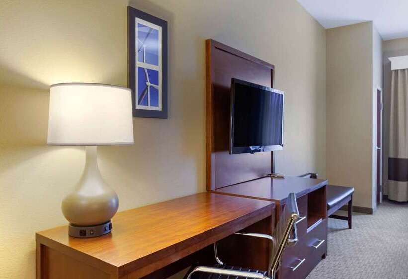 هتل Comfort Inn & Suites
