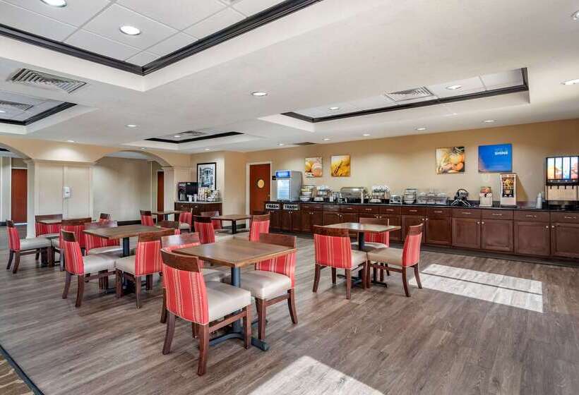 هتل Comfort Inn & Suites