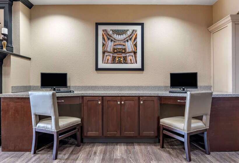 هتل Comfort Inn & Suites