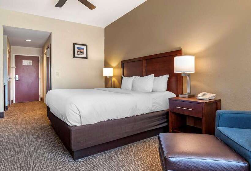 هتل Comfort Inn & Suites