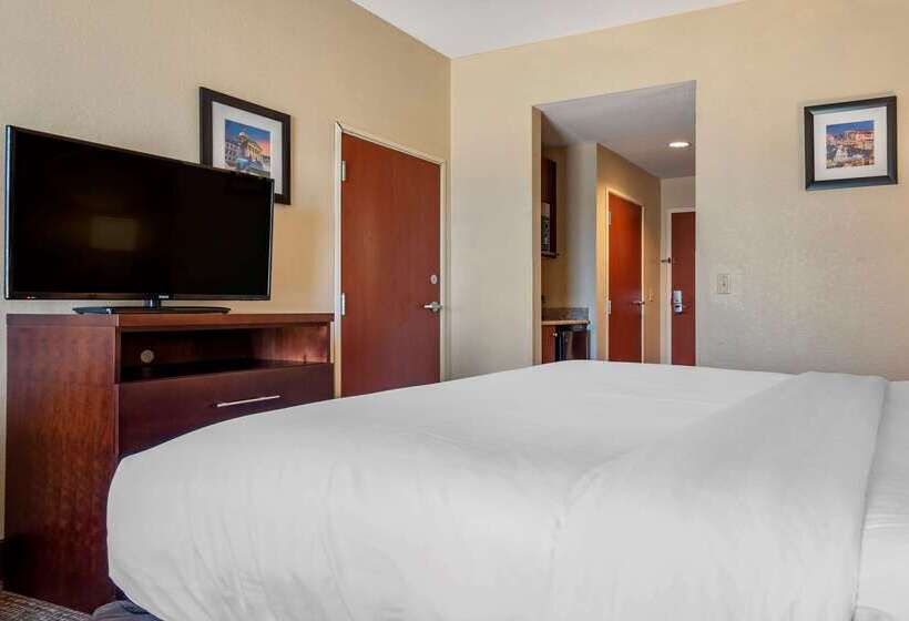هتل Comfort Inn & Suites