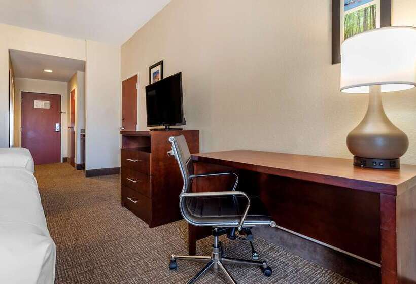 هتل Comfort Inn & Suites