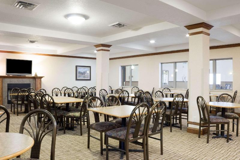 هتل Comfort Inn & Suites