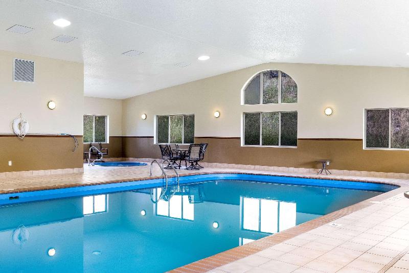 هتل Comfort Inn & Suites