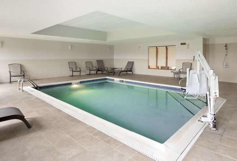 Отель Comfort Suites