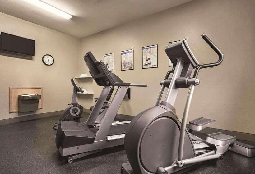 هتل Country Inn & Suites By Radisson, Byram Jackson South, Ms