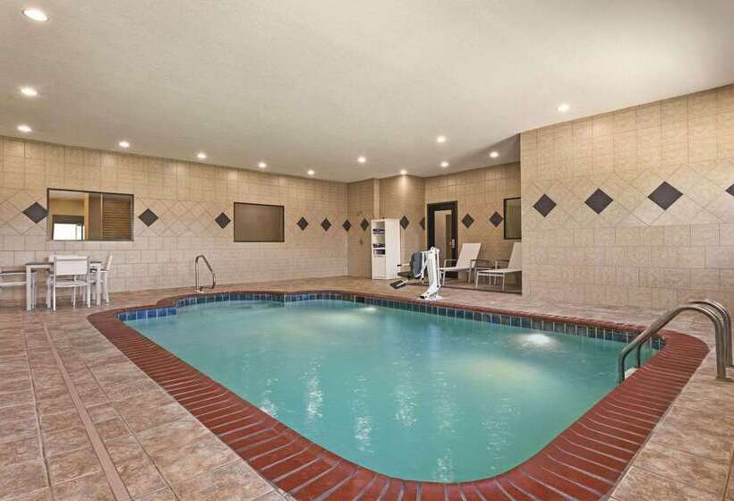 هتل Country Inn & Suites By Radisson, Byram Jackson South, Ms