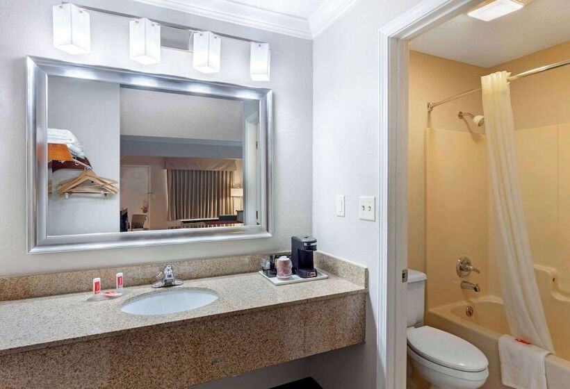 هتل Econo Lodge Byron  Warner Robins