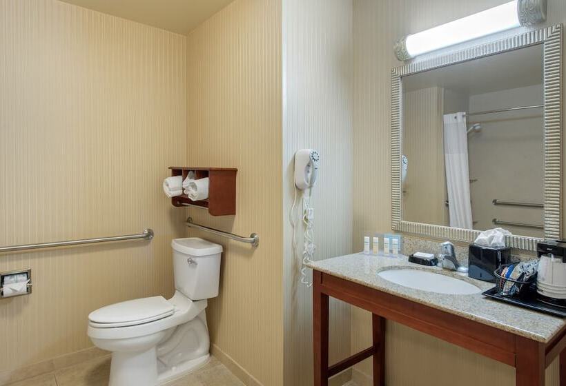 هتل Hampton Inn & Suites Arcata